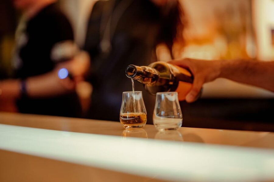 Edinburgh: Johnnie Walker Whisky Explorers Guided Tasting - An In-Depth Look at the Experience