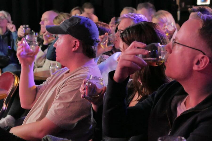 Edinburgh: Mountebank Comedy Whisky Tasting - An In-Depth Look at the Experience