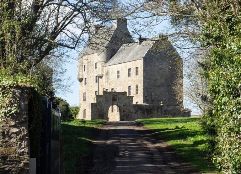 Edinburgh: Outlander and Castles Filming Locations Day Tour