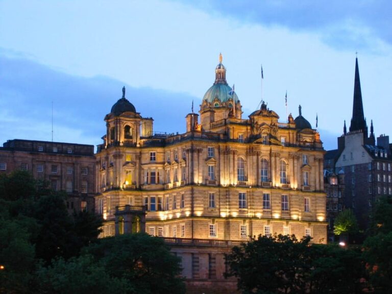 Edinburgh Overnight Trip with Accommodation