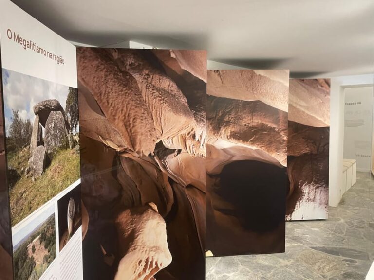 Évora or Montemor: Guided Tour of the Escoural Caves