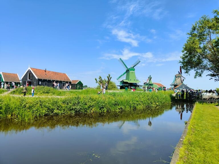 Excursion from Amsterdam to the windmills of Zaanse Schans