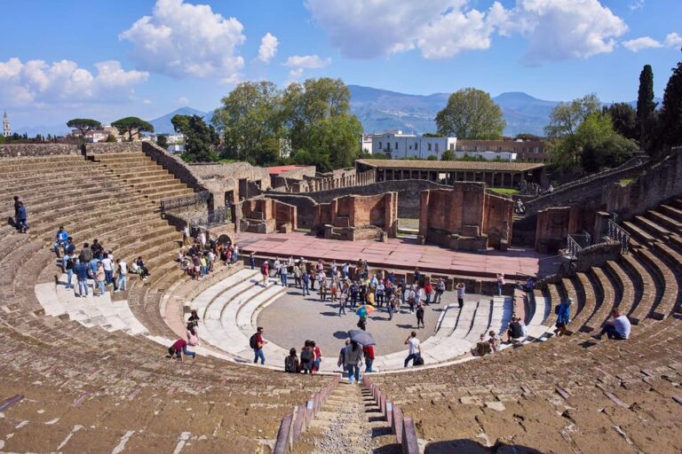 Explore Pompeii with a Complete Guided Tour