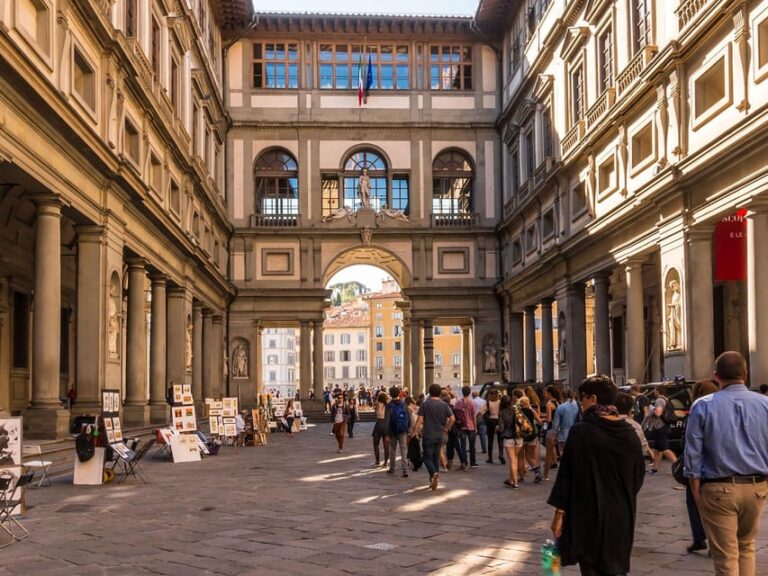 Explore Uffizi: Botticelli’s Venus, da Vinci & Raphaels Art