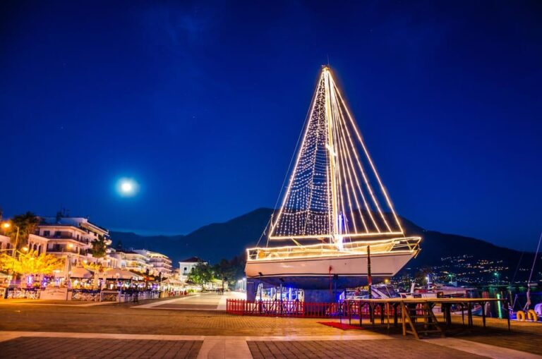Fabulous Christmas Tour in Old Town Rethymno