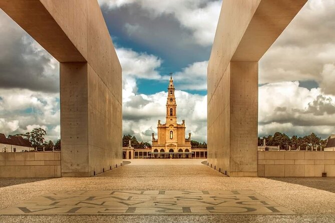 FATIMA: Private Shrine and Pastorinhos Tour from Porto