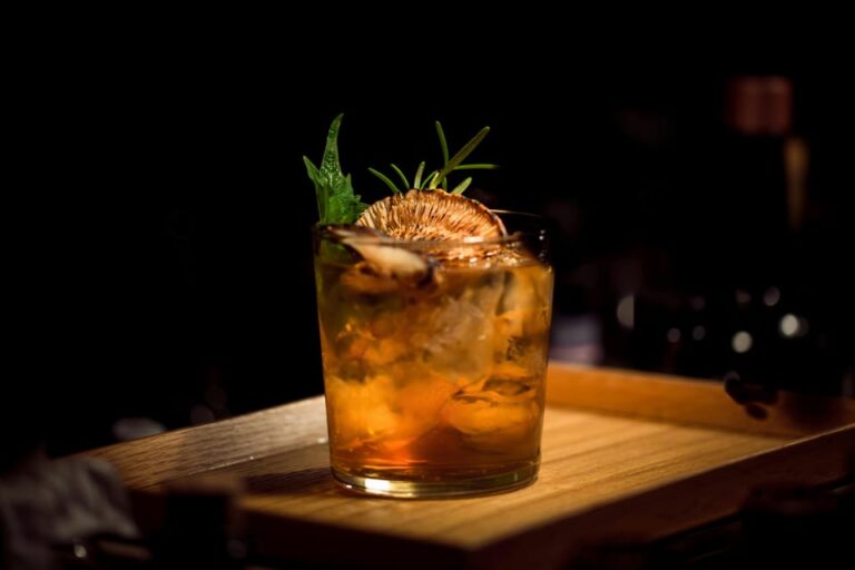 Florence: Aperitivo and Apericena Tour