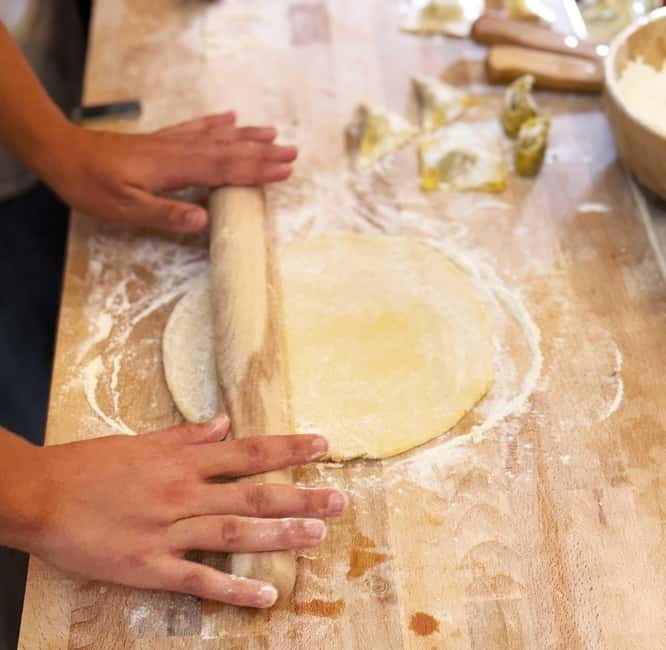 Florence: Pasta Cooking Class with Wine Tasting near Duomo