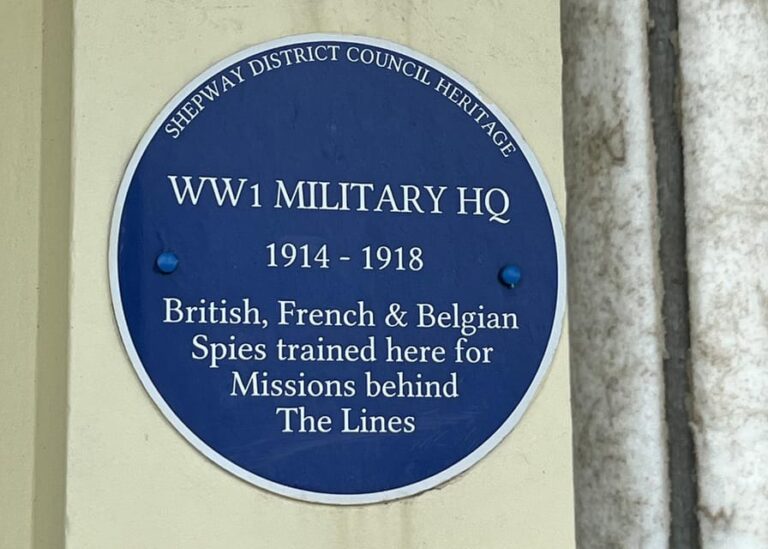 Folkestone: Private 2hr Walking Tour with a Blue Badge Guide