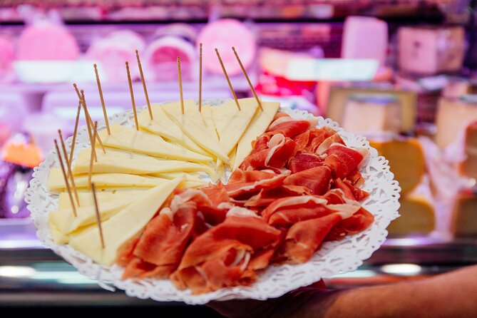 Food Tasting Walking Tour in Palma with a Local - Exploring Palma’s Historic Neighborhoods