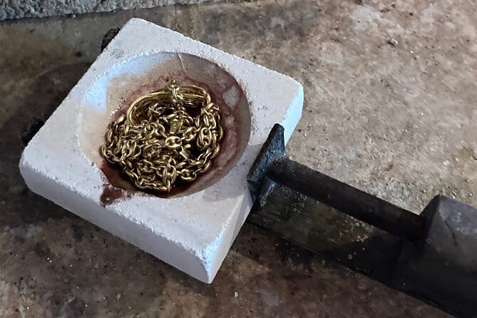 Forge your own wedding rings or friendship rings in Tuscany