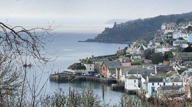 Fowey: Hall Walk Guided Hike with Ferry Rides