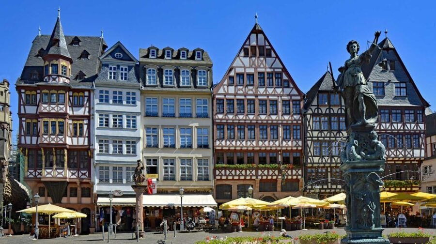 Frankfurt: Discover the heart of Frankfurt - a city tour in Russian - First Impressions: A Tour that Combines Landmarks and Hidden Gems