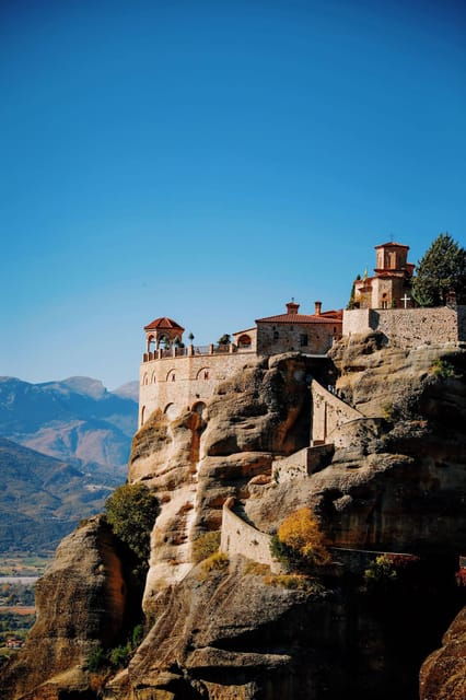 From Athens: 2-Day Delphi and Meteora Chinese Tour Guide