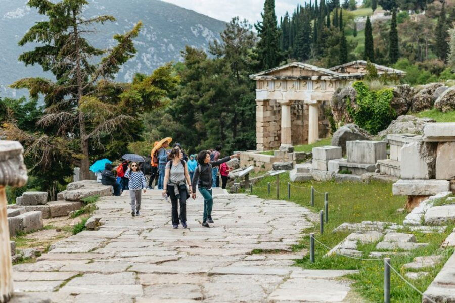 From Athens: Day Trip to Delphi & Arachova with Audio Guide - The Complete Experience: What to Expect on This Day Trip