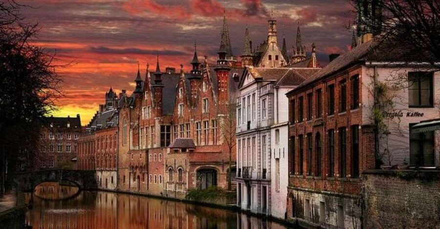 From Brussels: Bruges Day Trip with Boat Tour Option (ES) - The Journey to Bruges: Transportation & Arrival