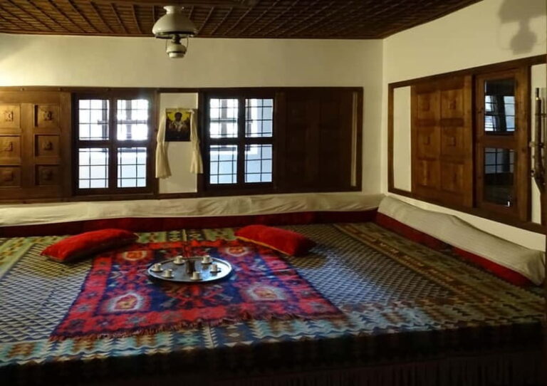 From Bucharest: Private Tour to Veliko Tarnovo and Arbanasi
