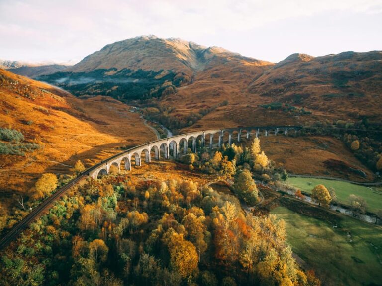 From Edinburgh: Glenfinnan Viaduct and Glencoe Day Trip