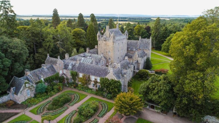 From Inverness: Cawdor Castle and Cairngorms National Park
