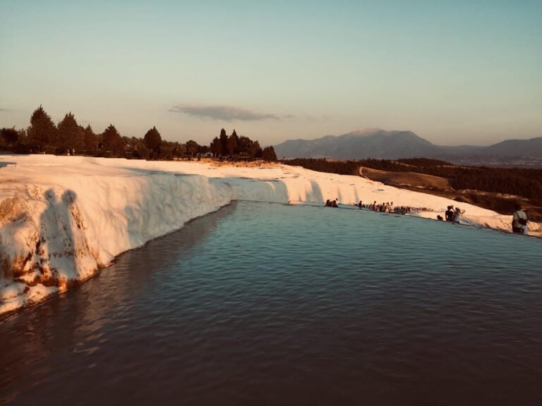 From Izmir: Hierapolis and Pamukkale Tour with Guide