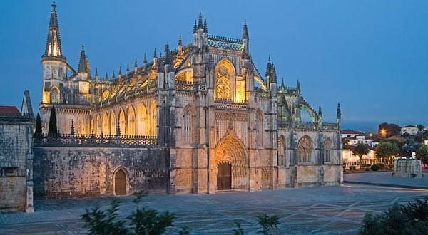From Lisbon: Fátima, Batalha, Nazaré and Óbidos Day Tour