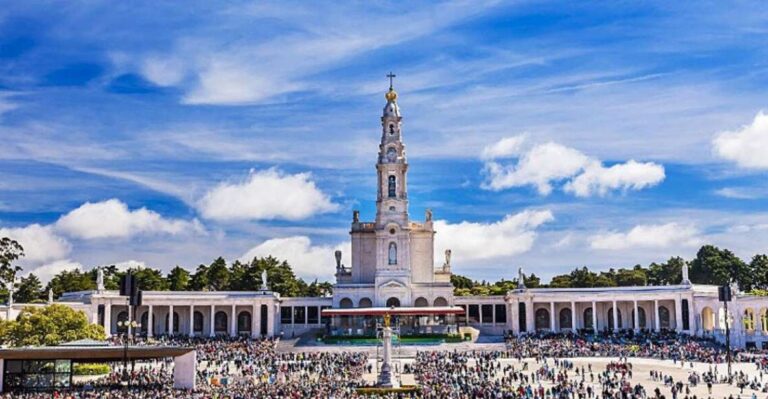 From Lisbon: Fátima, Nazaré, Batalha, and Óbidos Guided Tour