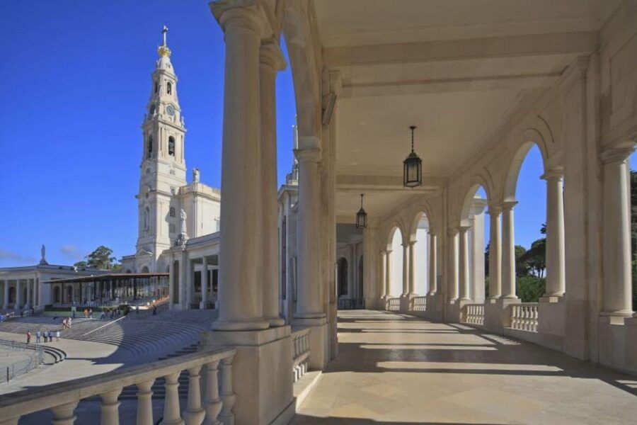 From Lisbon: Fátima, Nazaré, Batalha and Óbidos Private Tour - Discover the Heart of Portugal in a Day