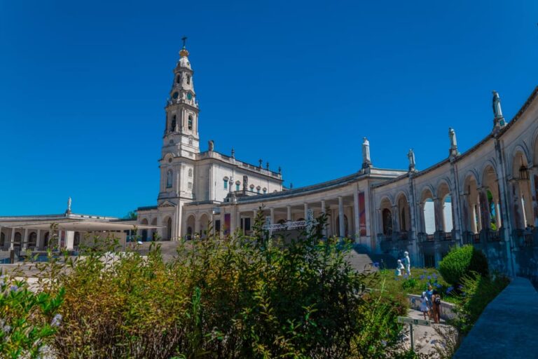 From Lisbon: Fátima, Nazaré & Sintra  3 Cities Guided Tour