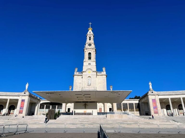 From Lisbon: Nazaré, Fátima, and Batalha Day Trip