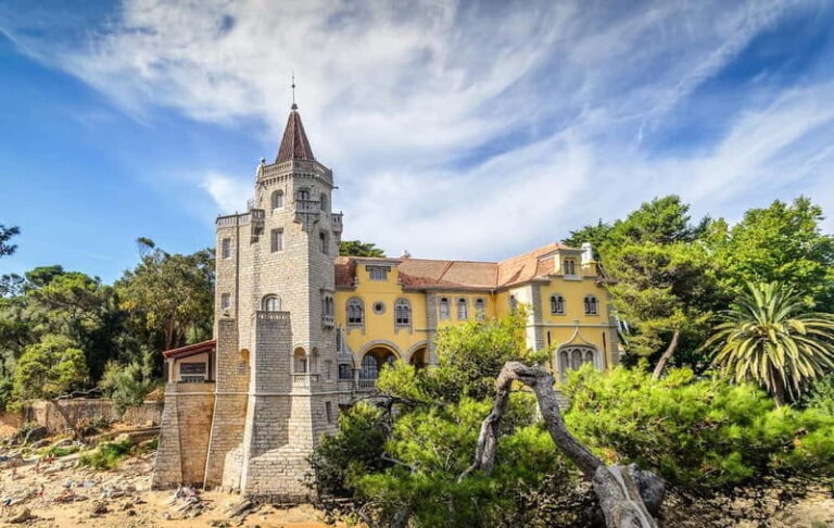 From Lisbon: Sintra Cascais Guided Tour with a Local Expert
