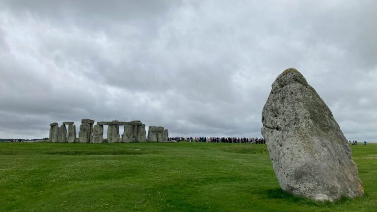 From London: Stonehenge Day Trip with Audioguide