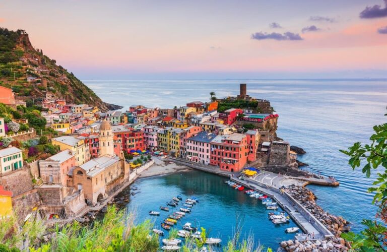 From Milan: Cinque Terre Day Trip with Boat Tour