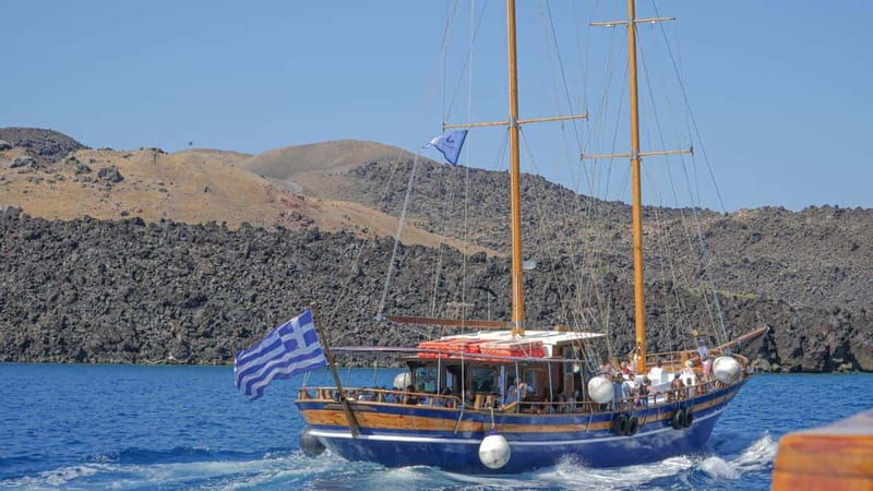 From Old Port:Volcanic Islands Boat Trip & Hot Spring Visit - Exploring Santorini’s Volcanic Landscape: What to Expect