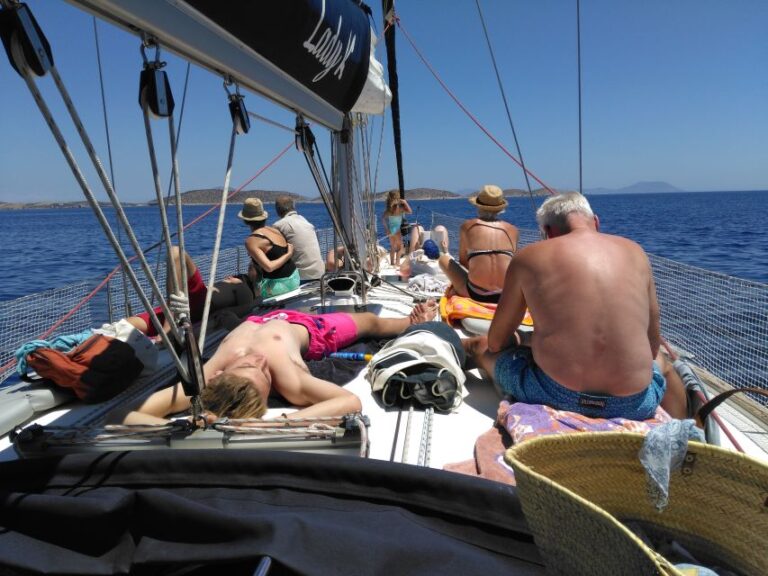 From Paros: Private Sailing Cruise with Lunch and Snorkeling