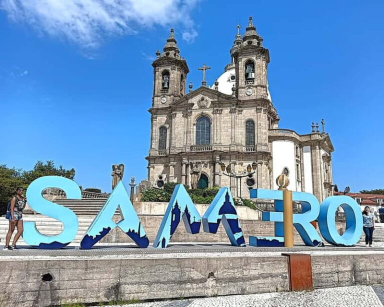 From Porto: Braga and Guimarães Day Tour with Lunch