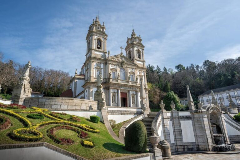 From Porto: Viana do Castelo, Braga and Guimarães Day Tour