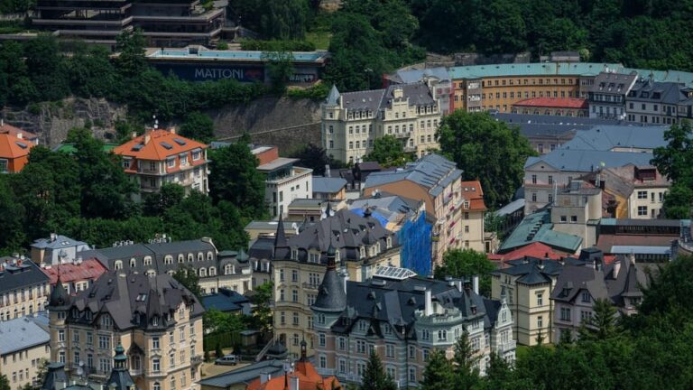 From Prague: Karlovy Vary Day Trip