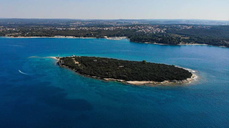 From Pula: Rovinj & NP Brijuni cruise with Red Island visit