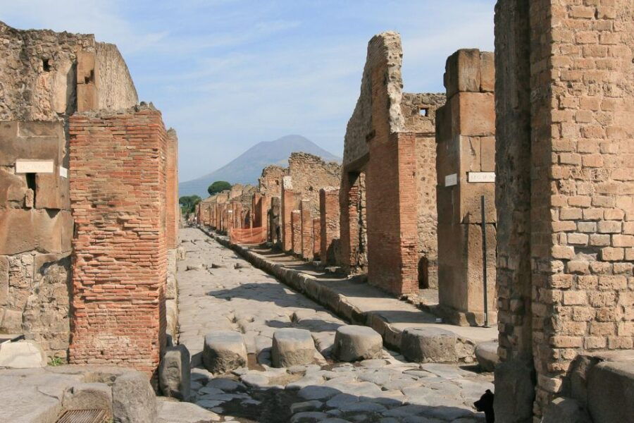 From Rome: Pompeii & Naples Small-Group Day Tour with Lunch - What Makes This Tour Stand Out