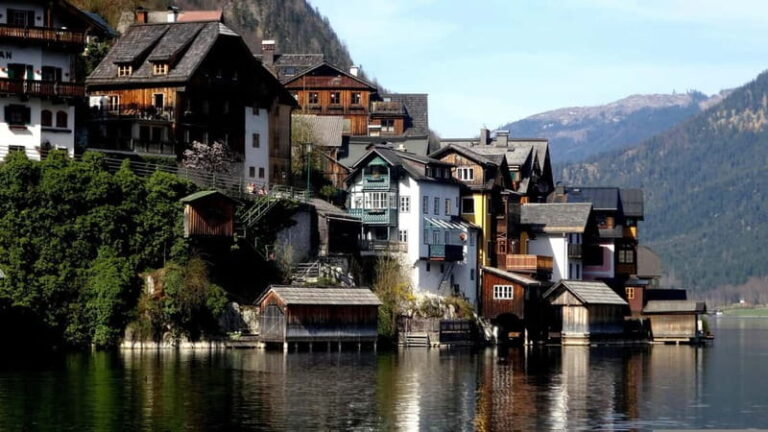 From Salzburg: Private Day Trip to Hallstatt and St. Gilgen
