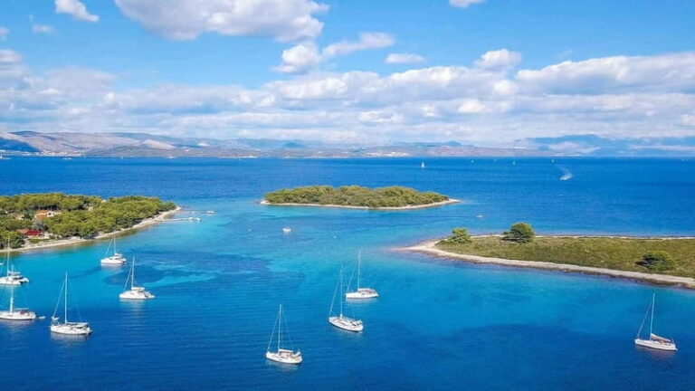 From Split: Blue Lagoon and 3 Island Boat Tour