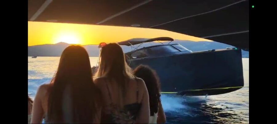 From Split: PRIVATE Sunset Powerboat Cruise with Drinks - End of the Tour and Return  