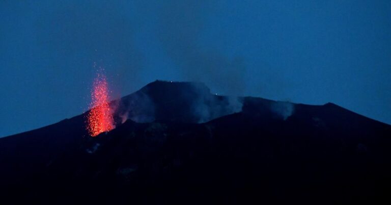 From Taormina: Chic Panarea and Stromboli Day Tour