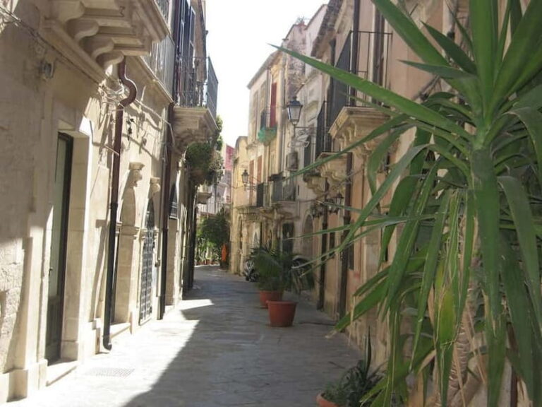 From Taormina: Syracuse Tour with lunch in Food Market