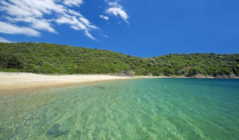 From Thessaloniki: Halkidiki Blue Lagoon Pirate Boat Cruise