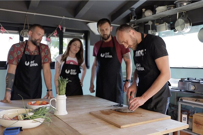 Full-Day Market Tour and Cooking Class in Pula - Cooking in the Countryside: An Authentic Kitchen