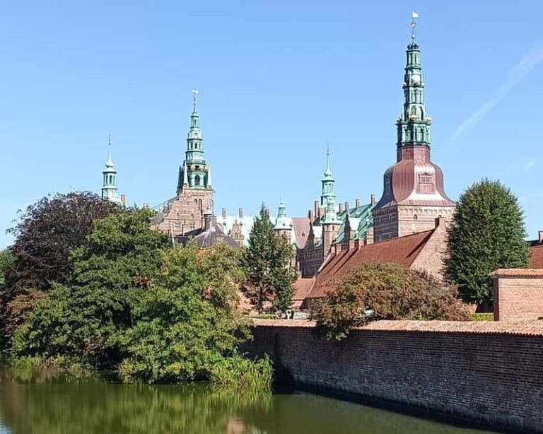 Full-Day Tour; Castle, Palace, Cathedral and Viking Ships