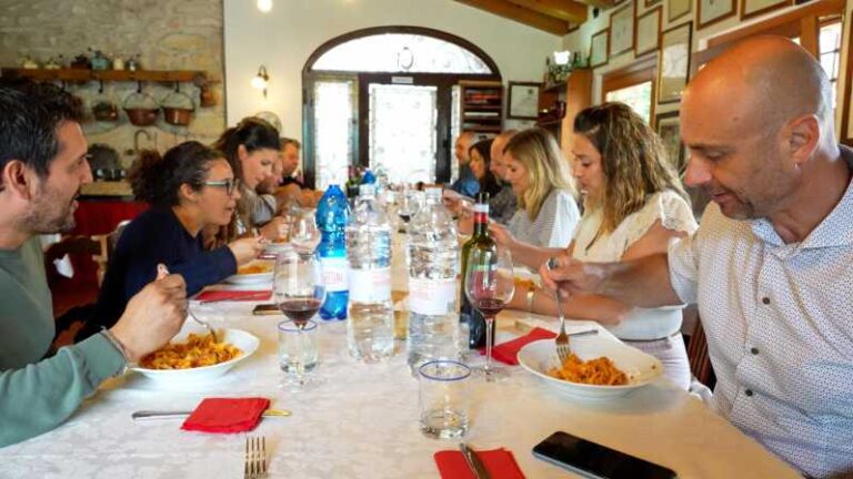 Fumane: cooking class with wine tasting in a Valpolicella