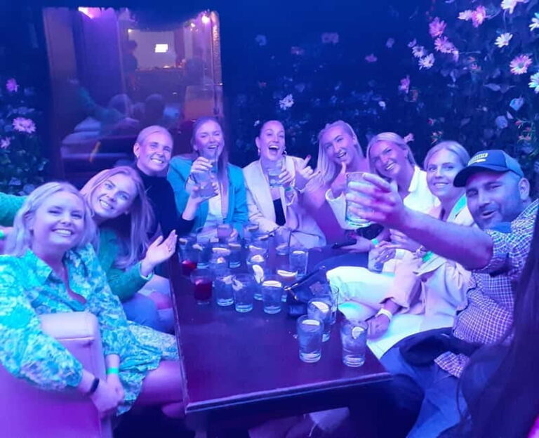 Fun explorers pub Crawl with 1 hour open bar and 3 VIP clubs
