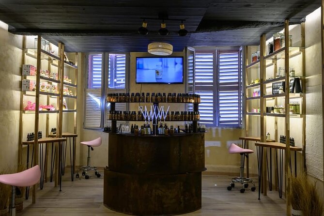 Grasse: 100% natural perfume creation workshop